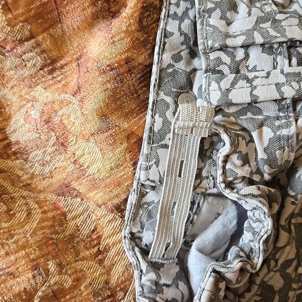 Floral Pattern Jeans - Picture 7 of 7